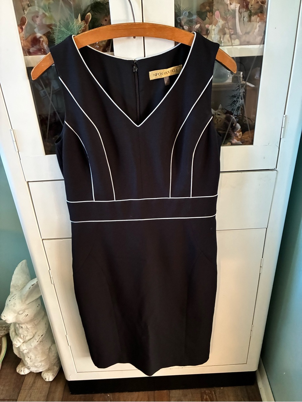 Nipon Boutique sz 4 Black Sheath Dress with White Piping euc